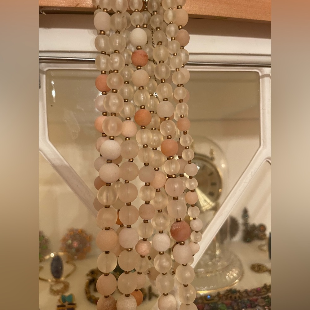 Pretty necklace - Picture 2 of 4